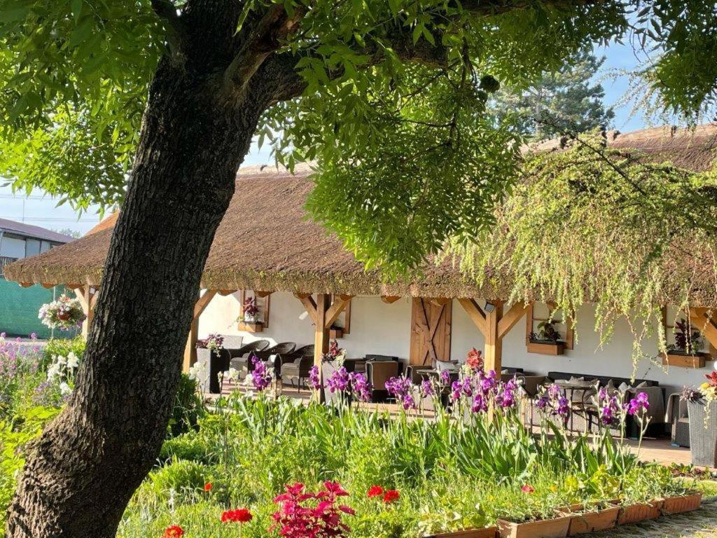Hotel Mlyn Zavar Exterior photo